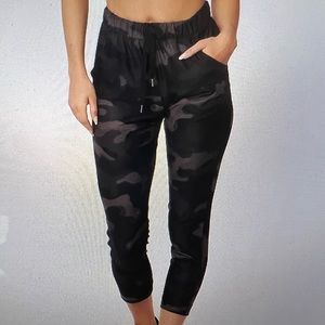 Scorpio Sol Fare Crop Jogger in Camo